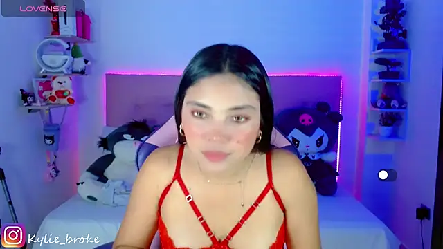 Kylie brokee online show from February 14, 9:10 pm