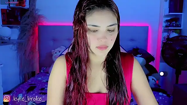 Kylie brokee online show from February 26, 9:04 pm