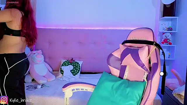 Kylie brokee online show from March 10, 9:08 pm