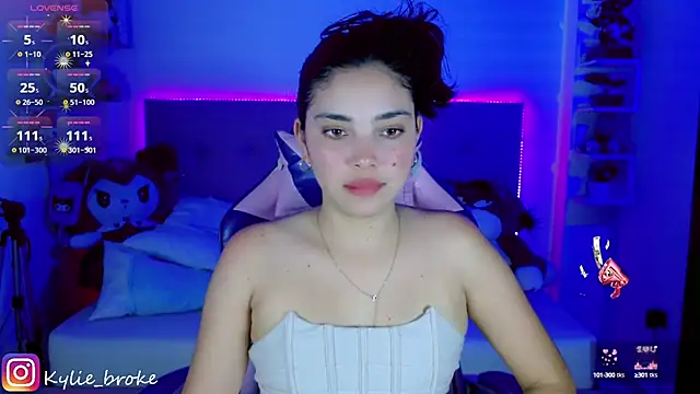 Kylie brokee online show from February 2, 10:06 pm