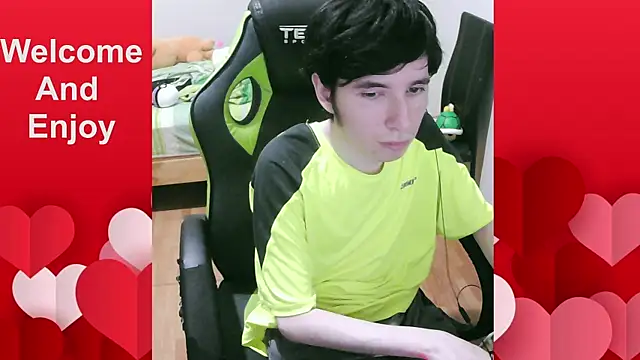 Snapshot of Twink_martinboy chatting on July 15, 2:51 am Twink martinboy online show from July 15, 2:51 am