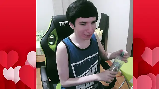 Snapshot of Twink_martinboy chatting on March 5, 2:03 am Twink martinboy online show from March 5, 2:03 am