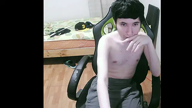 Snapshot of Twink_martinboy chatting on February 11, 11:33 pm Twink martinboy online show from February 11, 11:33 pm