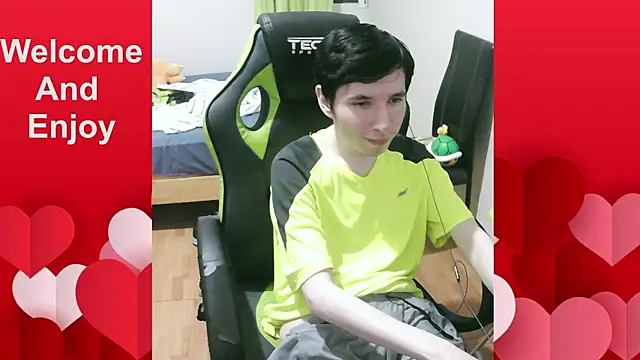Snapshot of Twink_martinboy chatting on May 8, 10:57 pm Twink martinboy online show from May 8, 10:57 pm