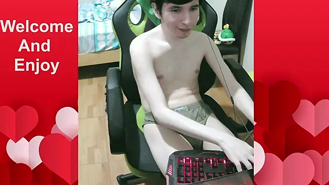 Snapshot of Twink_martinboy chatting on June 14, 2:24 am Twink martinboy online show from June 14, 2:24 am