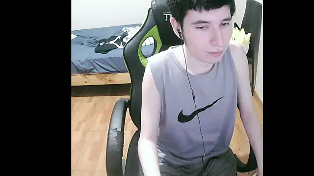 Snapshot of Twink_martinboy chatting on January 6, 6:14 am Twink martinboy online show from January 6, 6:14 am