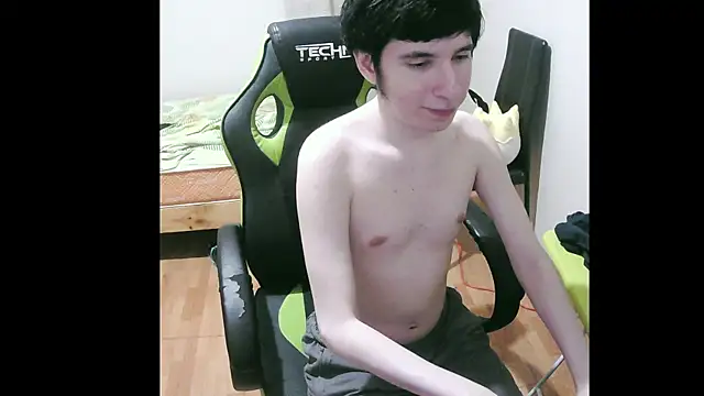 Snapshot of Twink_martinboy chatting on February 15, 4:25 am Twink martinboy online show from February 15, 4:25 am