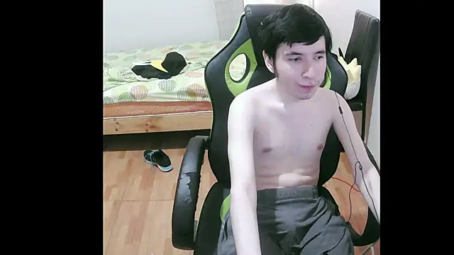 Snapshot of Twink_martinboy chatting on February 3, 10:32 pm Twink martinboy online show from February 3, 10:32 pm