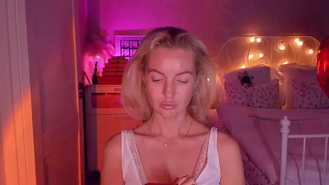 aestetick online show from February 10, 1:32 pm