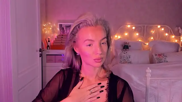 aestetick online show from November 17, 8:18 am