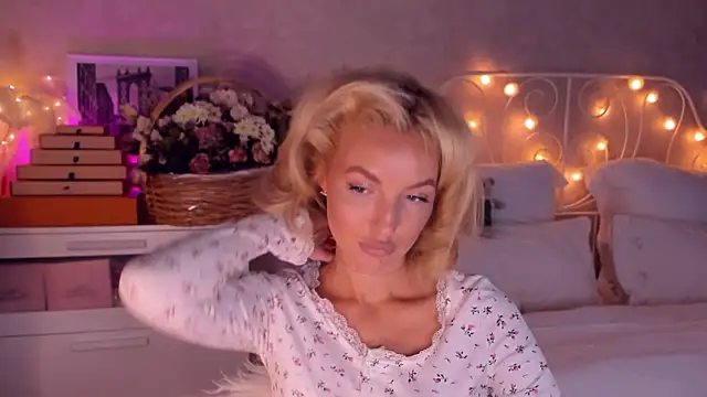 aestetick online show from December 22, 8:47 am