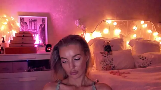 aestetick online show from November 16, 6:45 pm