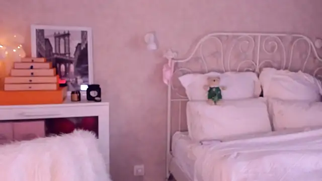 aestetick online show from January 8, 7:25 am