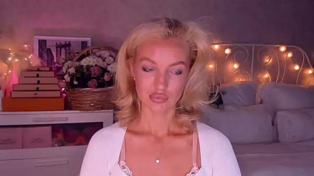 aestetick online show from December 18, 9:25 am