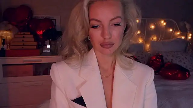 aestetick online show from February 21, 10:39 am