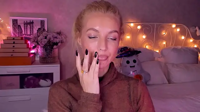 aestetick online show from November 4, 12:53 pm