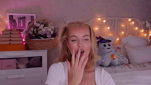 aestetick online show from October 22, 5:07 am