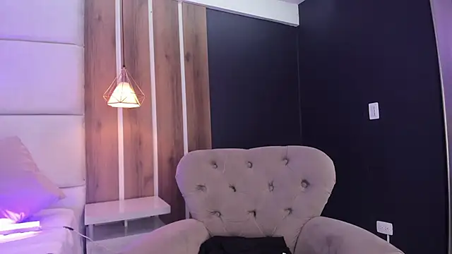 Snapshot of AmmyJones_ chatting on July 10, 7:03 pm AmmyJones online show from July 10, 7:03 pm