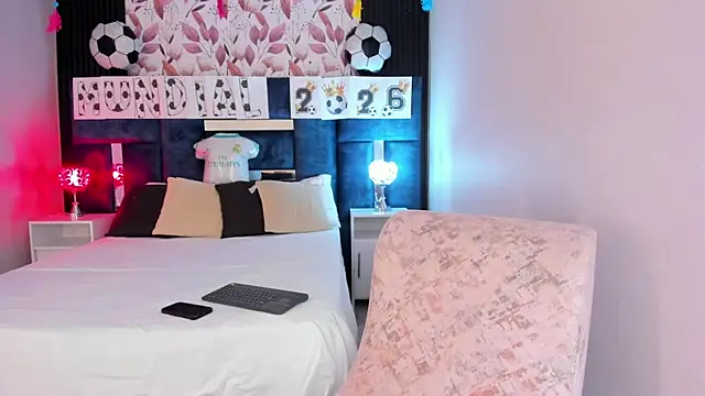 Snapshot of AmmyJones_ chatting on June 17, 7:02 pm AmmyJones online show from June 17, 7:02 pm