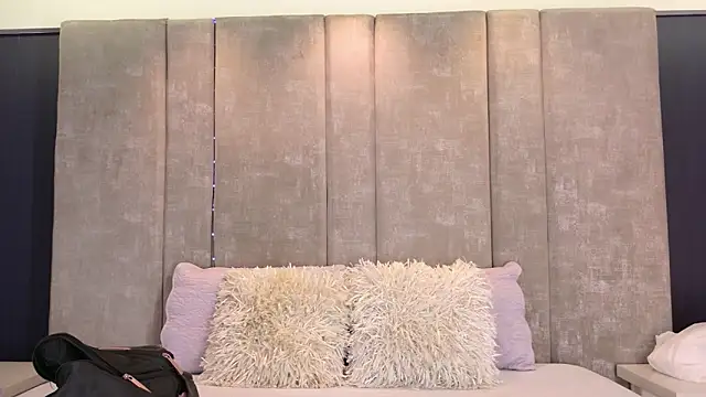 AmmyJones  online show from December 5, 8:06 pm