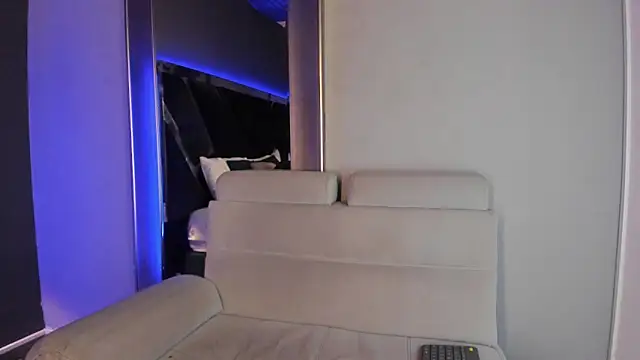 AmmyJones  online show from March 14, 12:11 pm