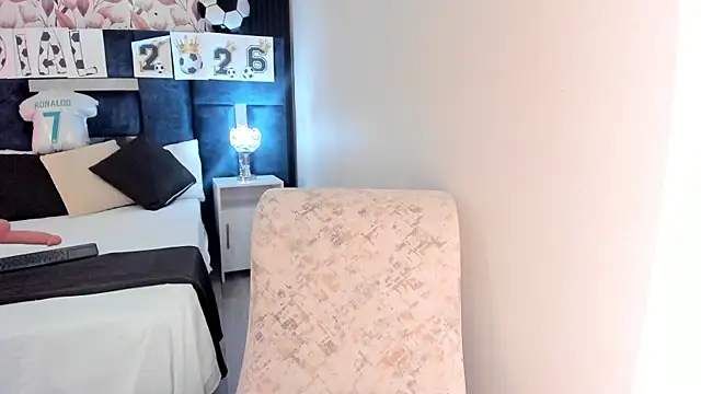 Snapshot of AmmyJones_ chatting on June 20, 7:19 pm AmmyJones online show from June 20, 7:19 pm