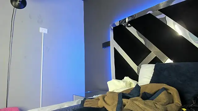 AmmyJones  online show from January 5, 7:50 pm