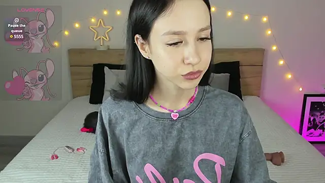 Amelia Martinz online show from February 25, 3:42 pm