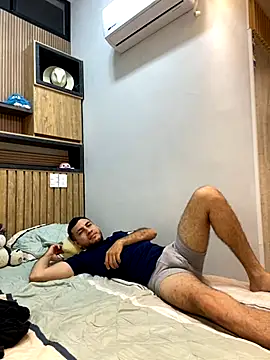 Snapshot of alessandroo013 chatting on October 31, 2:19 am alessandroo013 online show from October 31, 2:19 am