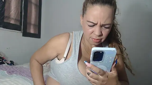 BustyAmanda online show from February 27, 12:05 pm