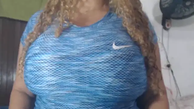 BustyAmanda online show from June 16, 3:01 pm