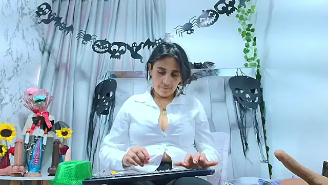 Snapshot of _Marcela__ chatting on October 30, 12:47 pm Marcela online show from October 30, 12:47 pm