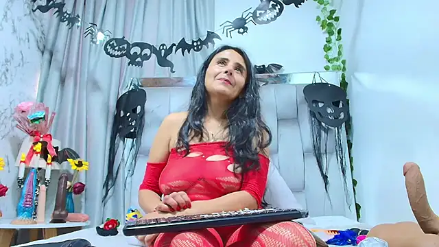 Snapshot of _Marcela__ chatting on October 31, 12:57 pm Marcela online show from October 31, 12:57 pm