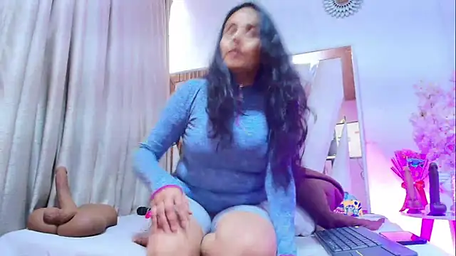 Snapshot of _Marcela__ chatting on November 19, 12:27 pm Marcela online show from November 19, 12:27 pm