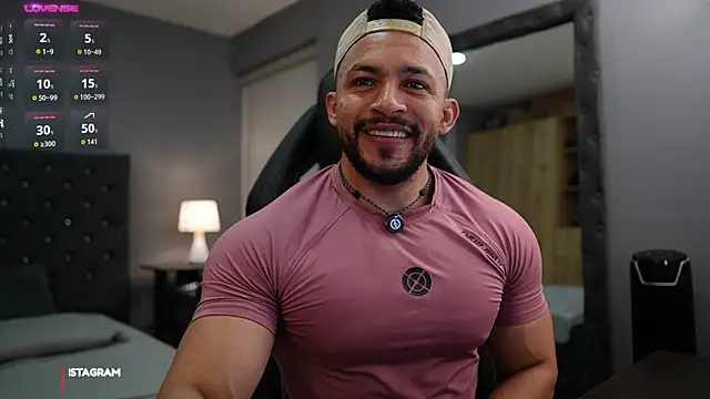 Snapshot of Martin_Logan chatting on November 9, 11:09 pm Martin Logan online show from November 9, 11:09 pm