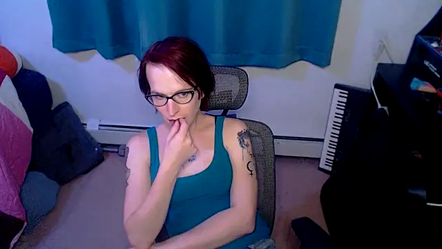 Snapshot of RyffBurnz chatting on November 12, 6:39 am RyffBurnz online show from November 12, 6:39 am