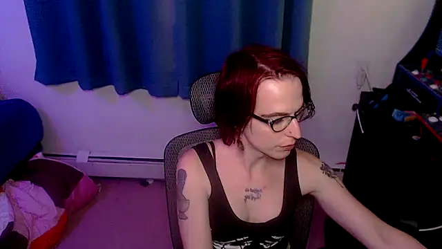 Snapshot of RyffBurnz chatting on October 9, 4:24 am RyffBurnz online show from October 9, 4:24 am