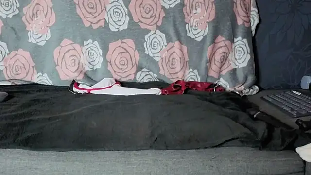 Snapshot of Lunadelisla chatting on February 15, 9:36 pm Lunadelisla online show from February 15, 9:36 pm