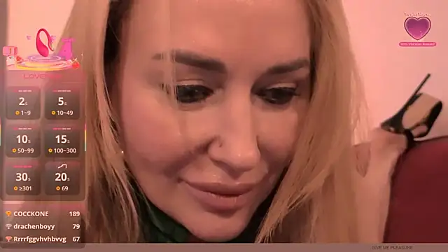 Snapshot of Lakshmi_lotus chatting on December 17, 10:37 pm Lakshmi lotus online show from December 17, 10:37 pm