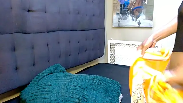 Snapshot of SpicyQueenxxxx chatting on December 5, 5:00 pm SpicyQueenxxxx online show from December 5, 5:00 pm