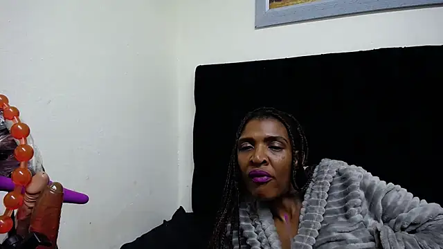 Snapshot of SpicyQueenxxxx chatting on March 1, 6:43 pm SpicyQueenxxxx online show from March 1, 6:43 pm