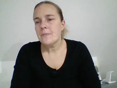 Snapshot of scrummymummy2 chatting on December 3, 8:19 pm scrummymummy2 online show from December 3, 8:19 pm
