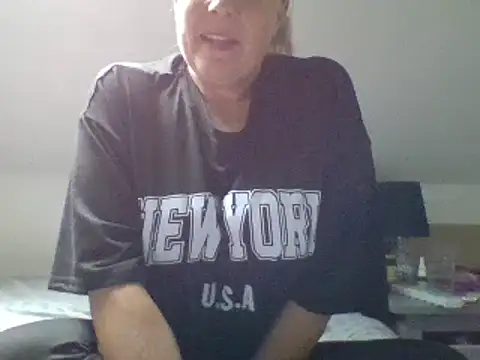 Snapshot of scrummymummy2 chatting on October 7, 9:32 am scrummymummy2 online show from October 7, 9:32 am