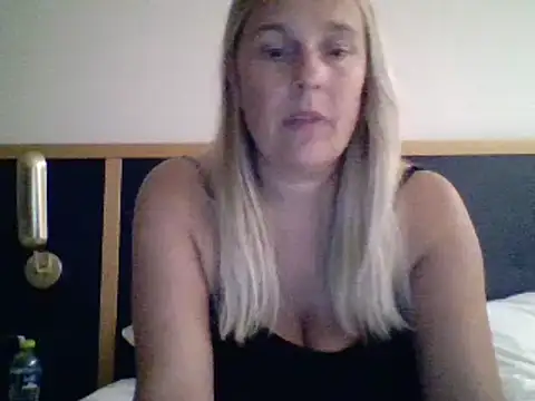 Snapshot of scrummymummy2 chatting on October 25, 7:36 pm scrummymummy2 online show from October 25, 7:36 pm