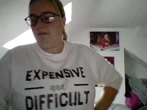 Snapshot of scrummymummy2 chatting on December 17, 1:05 pm scrummymummy2 online show from December 17, 1:05 pm