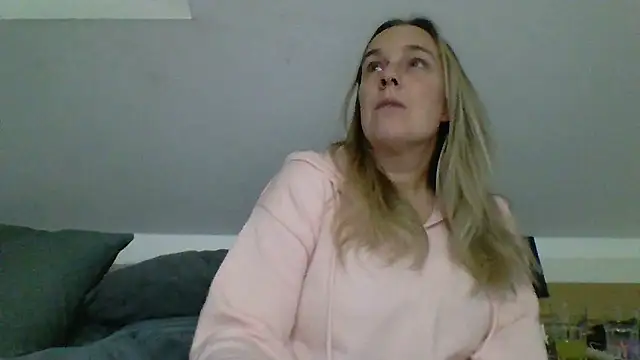 scrummymummy2 online show from January 8, 9:54 pm