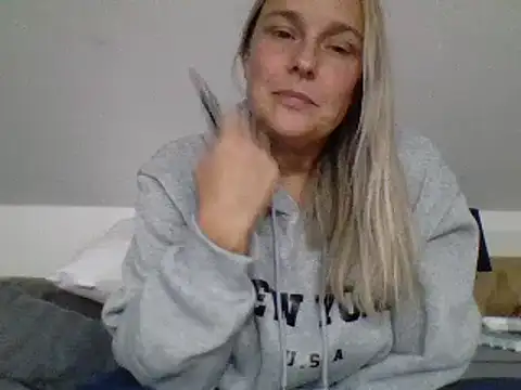 Snapshot of scrummymummy2 chatting on September 28, 8:38 pm scrummymummy2 online show from September 28, 8:38 pm