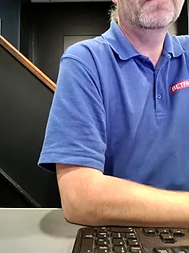 JulianJ50 online show from December 5, 8:50 pm