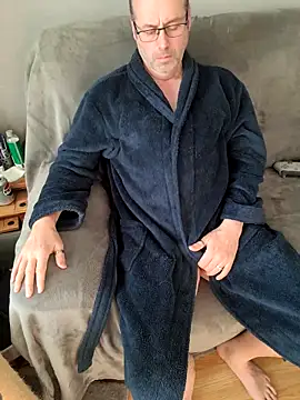 JulianJ50 online show from December 4, 1:10 pm