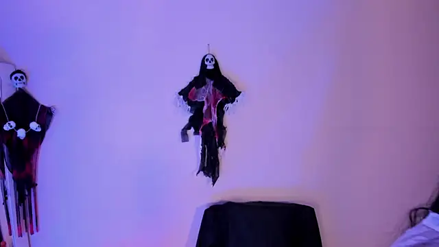 dakotaa   online show from October 31, 8:27 pm